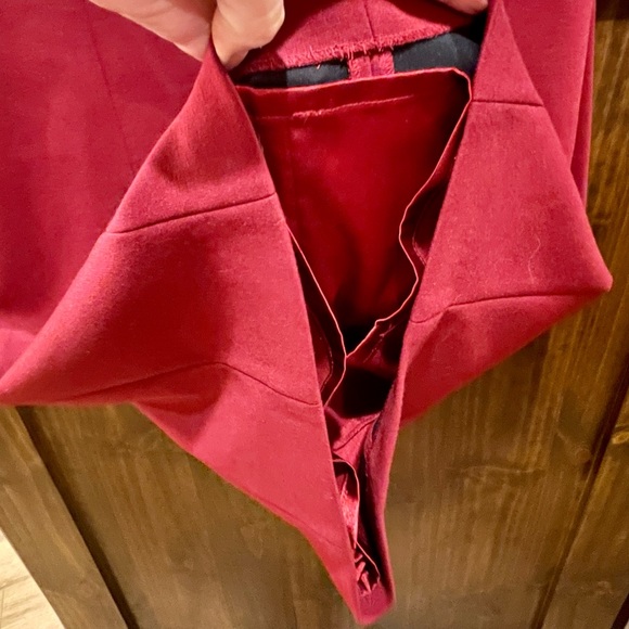 Tahari fully lined knit dress w/ 3/4 length sleeves. Shaping seams 8. PERFECT. - Picture 5 of 6